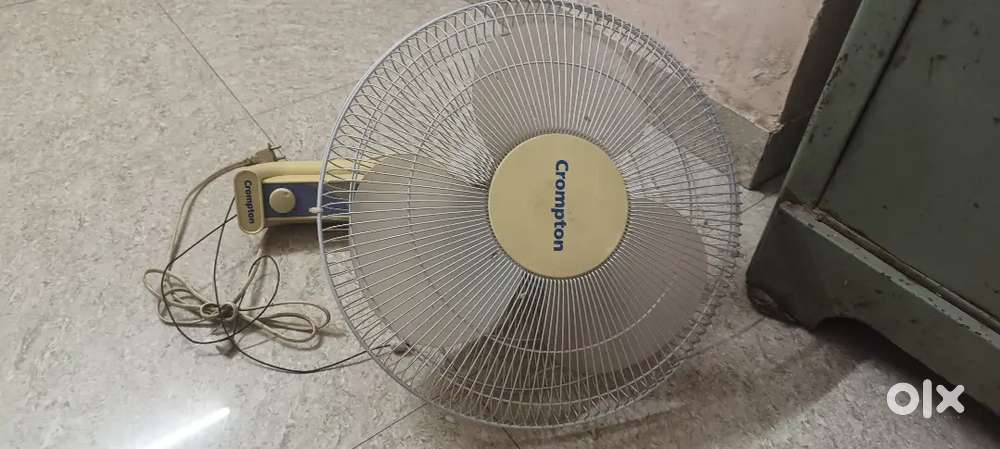 Wall fan crompton