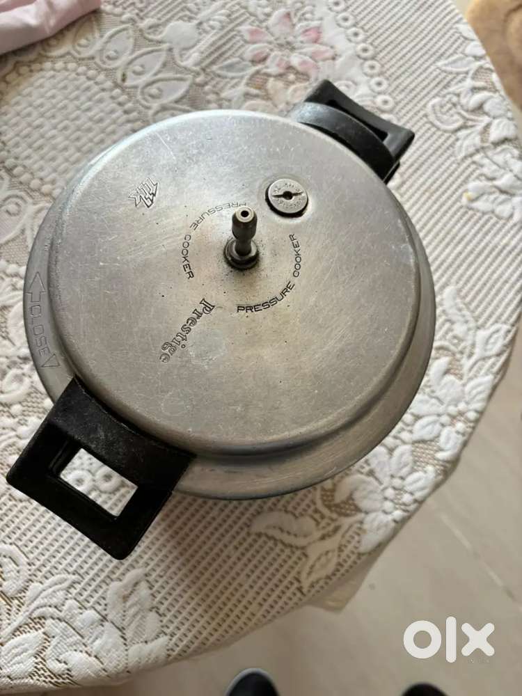 Selling ready to use,almost newly purchasedAluminium pressure cooker