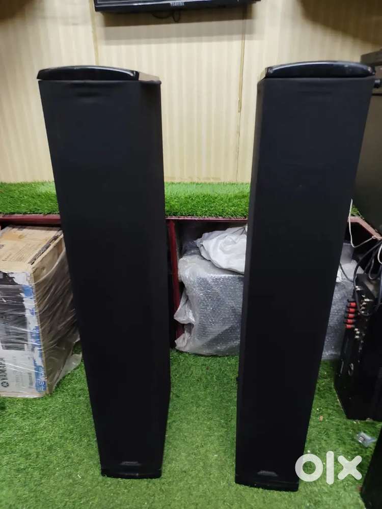 *DEFINITIVE TECHNOLOGY BIPOLAR POWERED TOWER SPEAKER