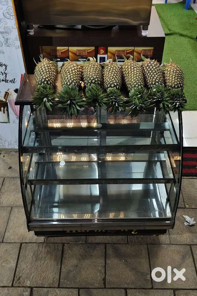 BAKERY DISPLAY COUNTER