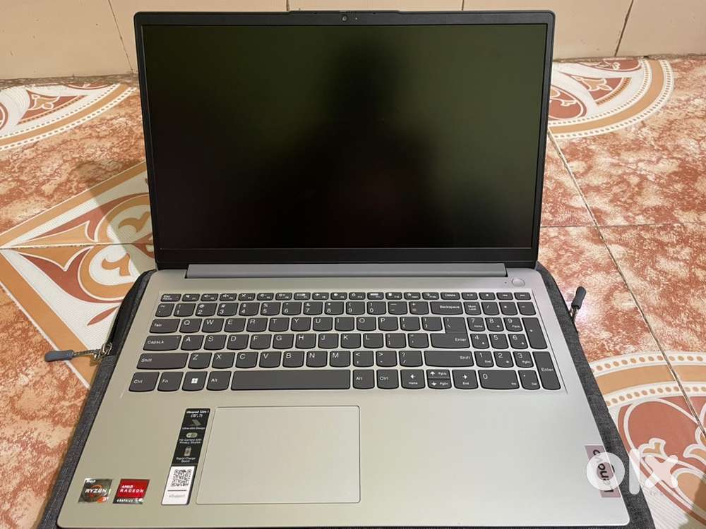 Lenovo IdeaPad 1 15ADA7 (AMD Ryzen 3, Radeon Graphics, 15.6”)