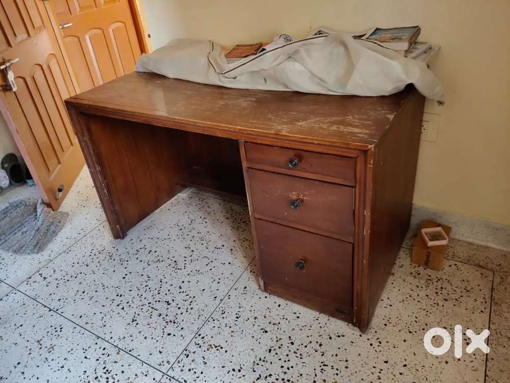 Wooden computer table study table