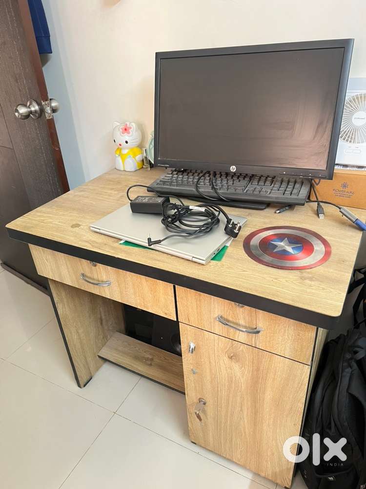 Very Good condition Computer table