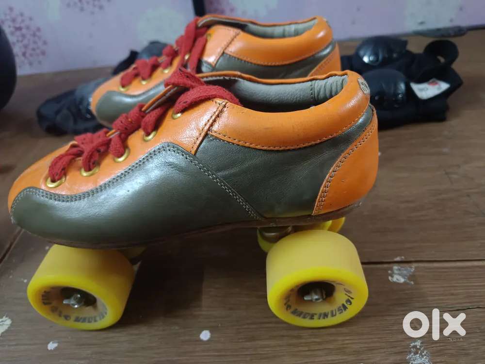 Skating shoes
