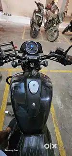 Bajaj Avenger 160 Street