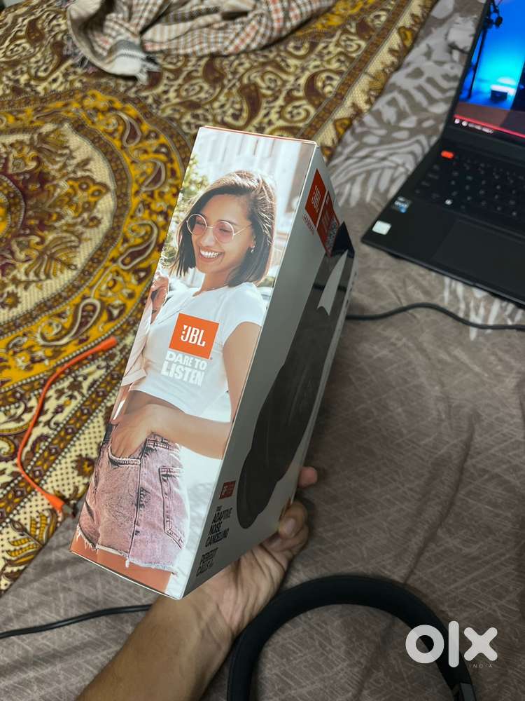 Jbl live 770nc headphones