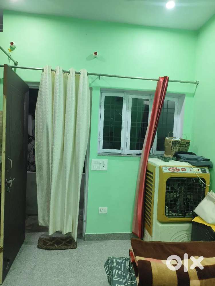 Need room partner ( girl )