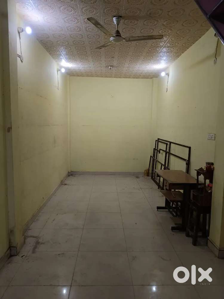 Shop on rent near Geeta nagar crossing