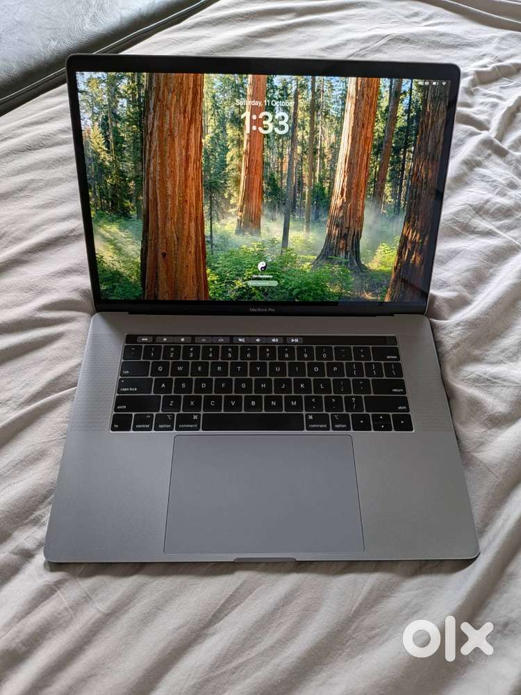 Apple MacBook Pro (16GB -i7-512GB-4GB 560X Graphics)