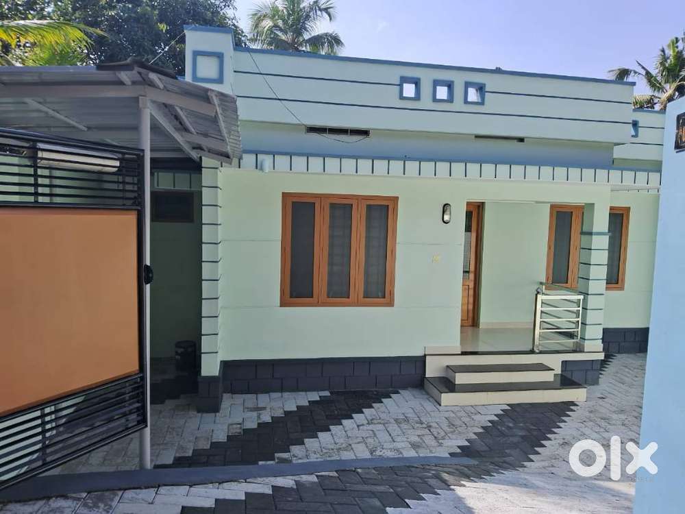 HOUSE FOR RENT  NEAR  ELIPPODU TEMPLE