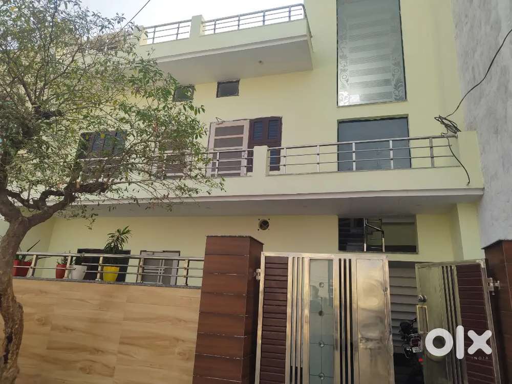 First floor on rent for family