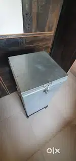 Container for grains with stand