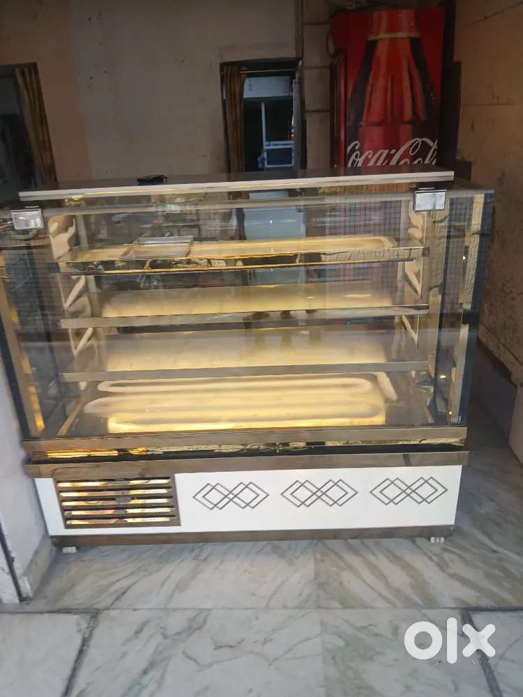 5fitta colling sweet and backery counter