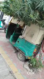 Bajaj CNG Auto Rickshaw 2012 – Only 4000 km, Papers Available