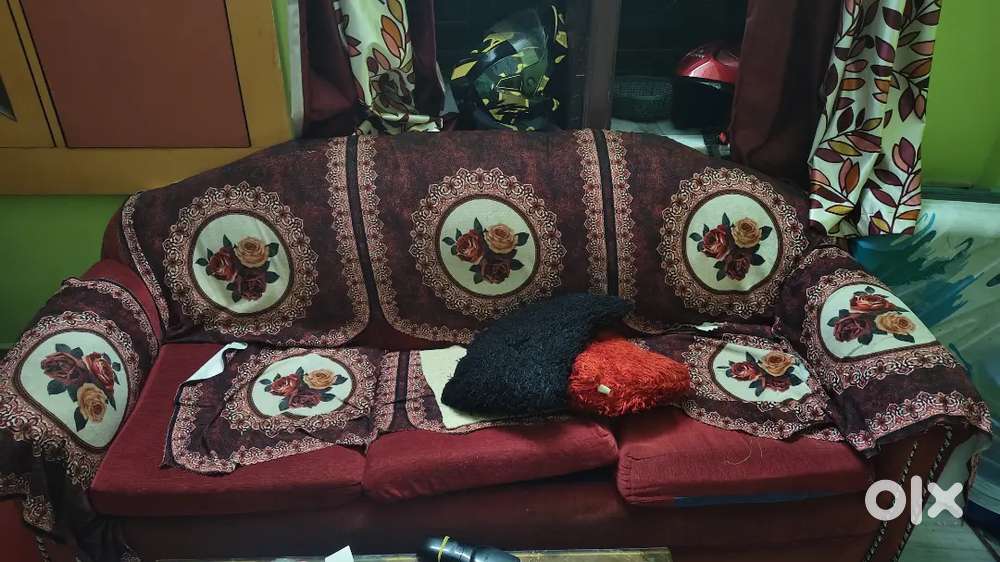 Sofa 5 seater red colour