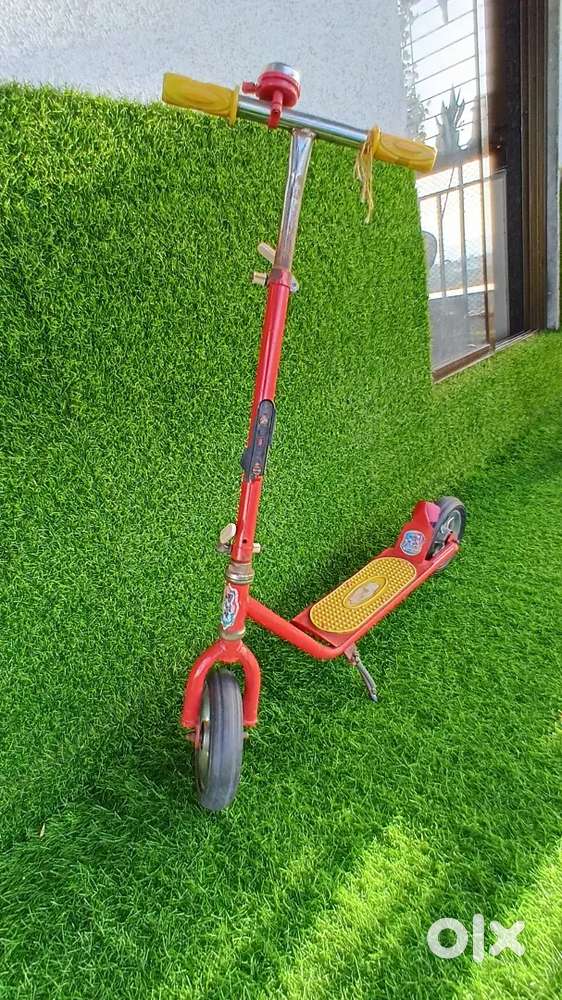 Kids Scooter – Bright Red, Perfect for Outdoor Fun!