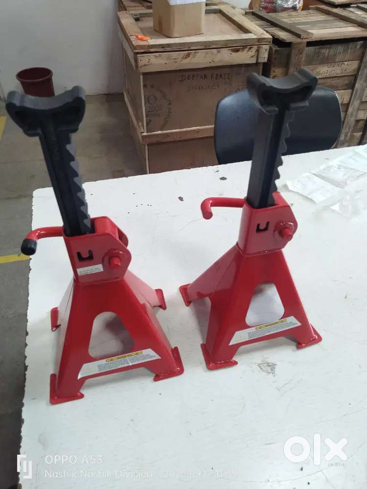 Steel jack stands