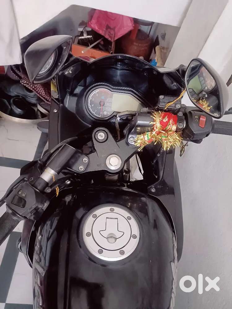 Pulsar 220 bike me koi kam nhi hai 2018 last ki hai