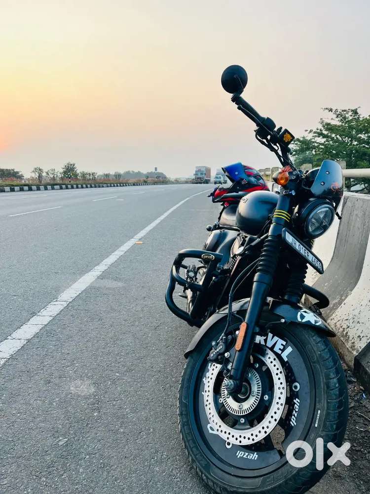 Yezdi Roadster 2022 Modle