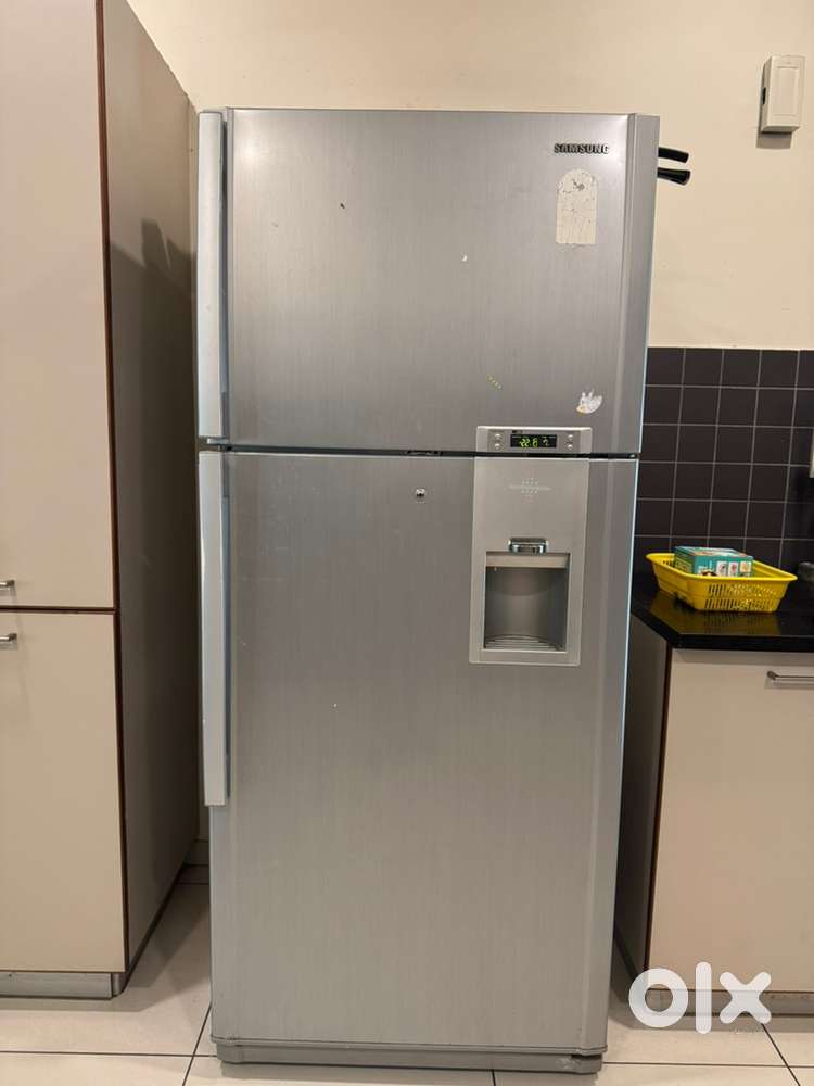 Samsung fridge 900 litre capacity silver grey color