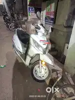 Activa 125 white colour no mentinens single hand
