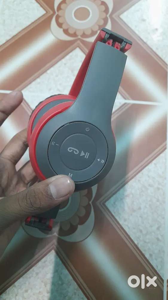 P47 Bluetooth Headset – Powerful Bass & Long Battery Backup