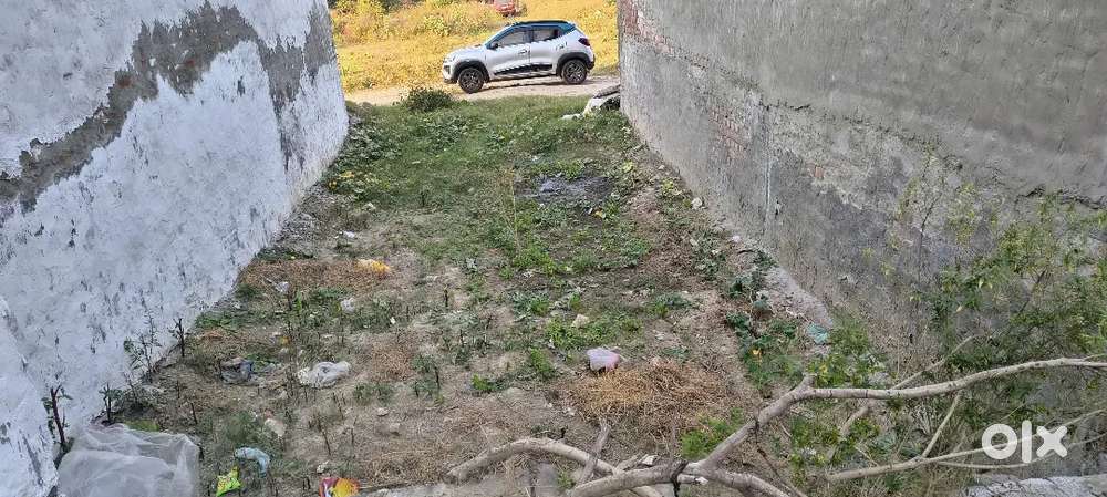 Urgent sailing plot 13 / yard