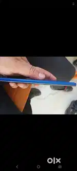 Moto g85 h display crack h halka solid chalta h phone bill box nhi h