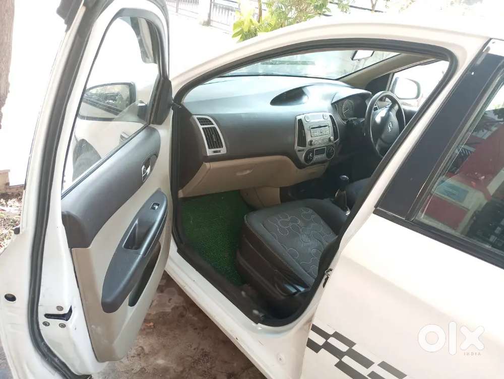 Hyundai i20 @150000 fixed price for today
