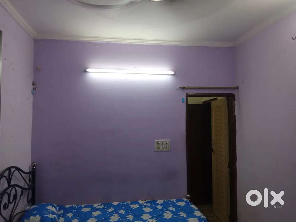 Small independent Semi furnish floor on rent Prime location nr metro