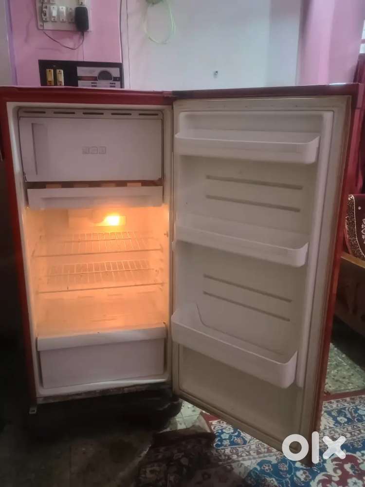 185 litres LG Refrigerator 6 years old for Sale.