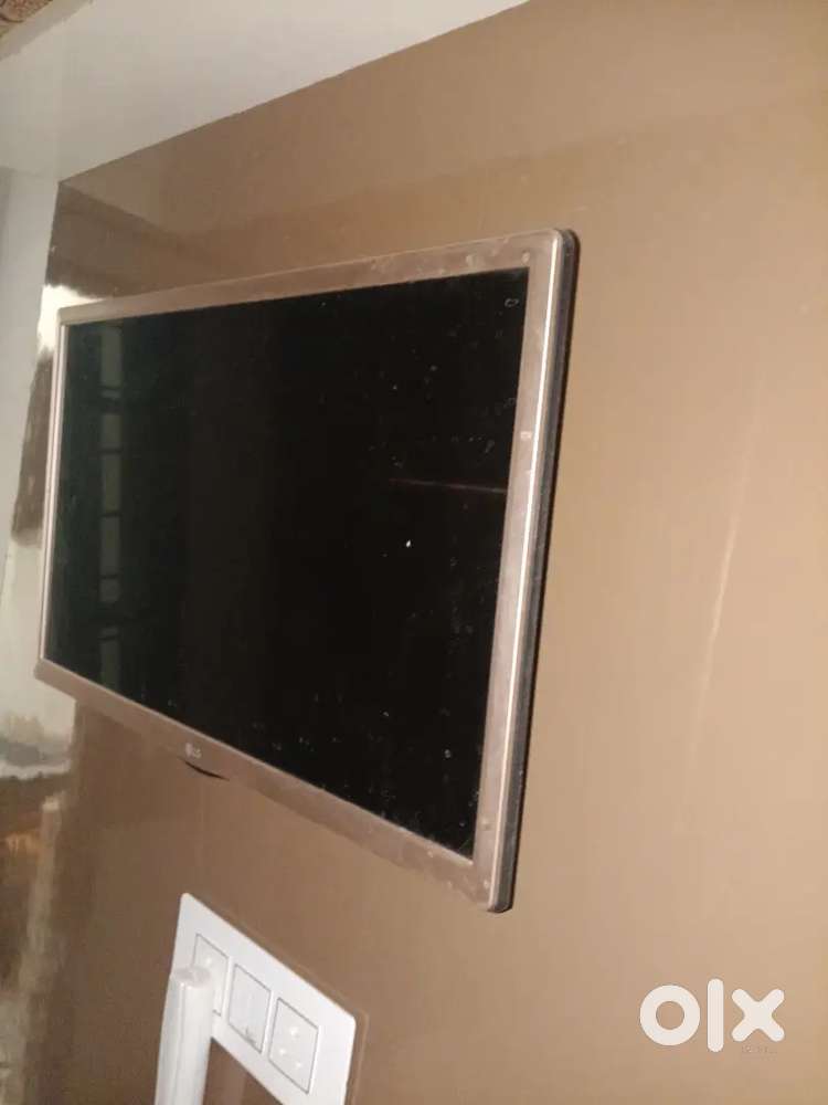 LG lcd tv with stand