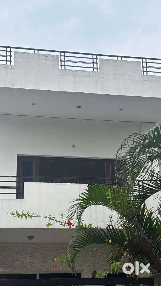 1 Kanal  for sale Sec 33 chd