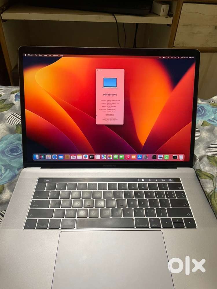 Apple macbook i7 15.4 inch
