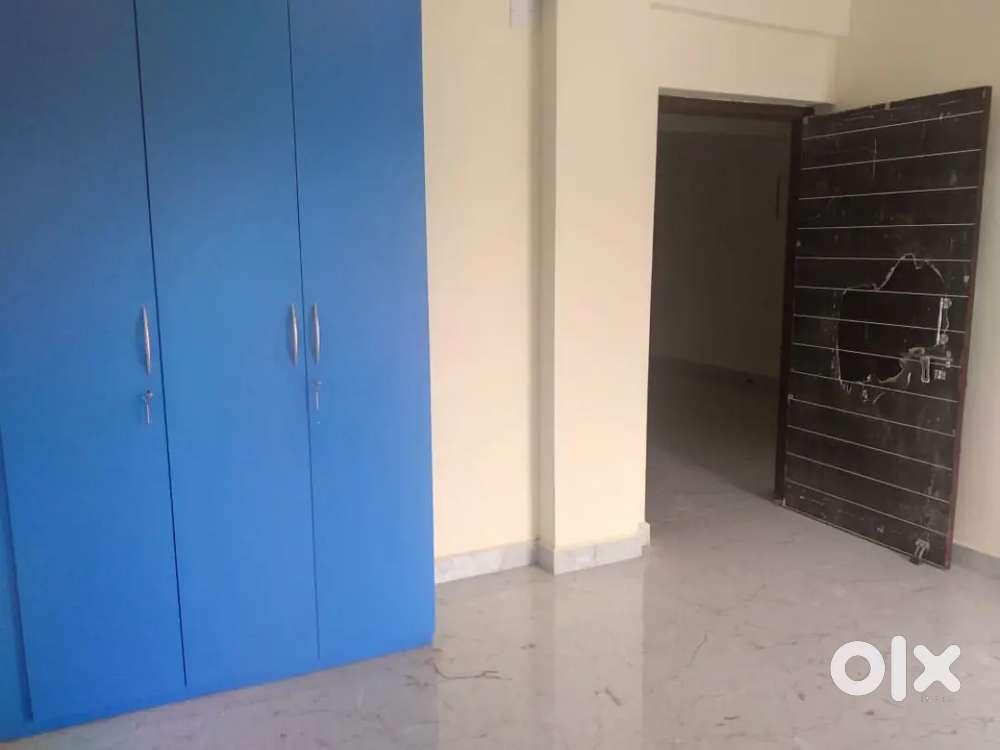 2bhk semi furnished, prime location