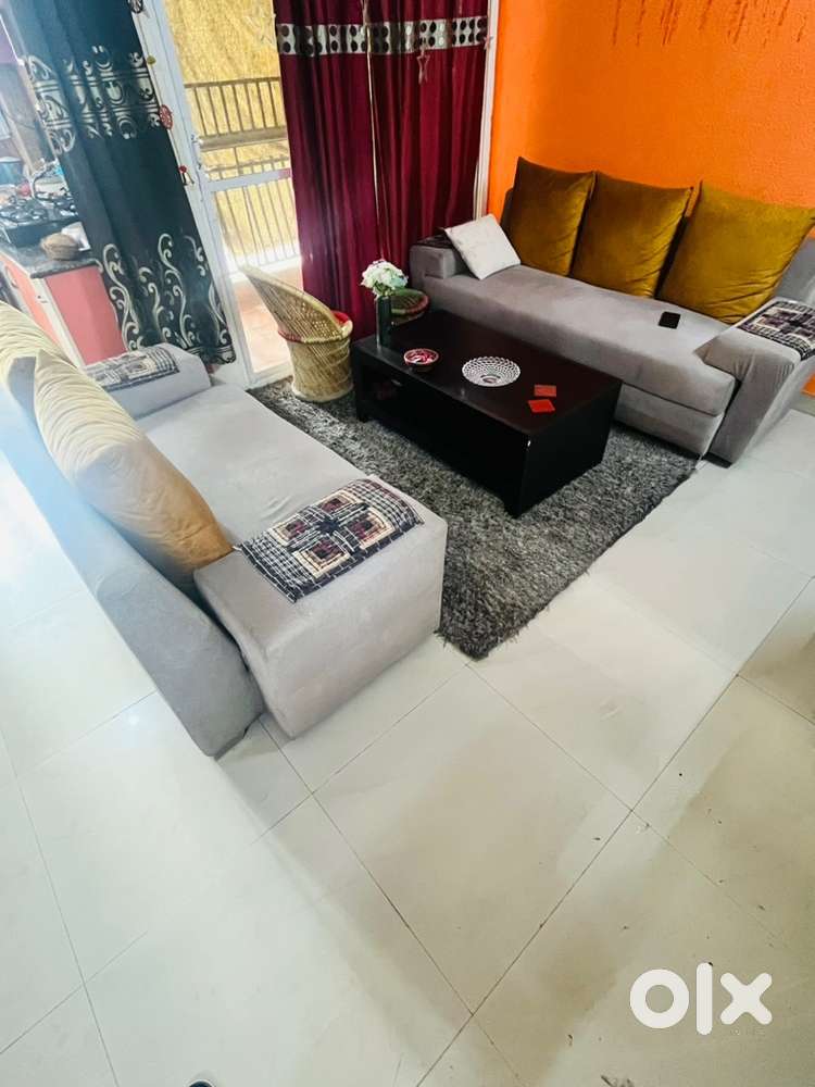 Moving out sale: Top class furniture