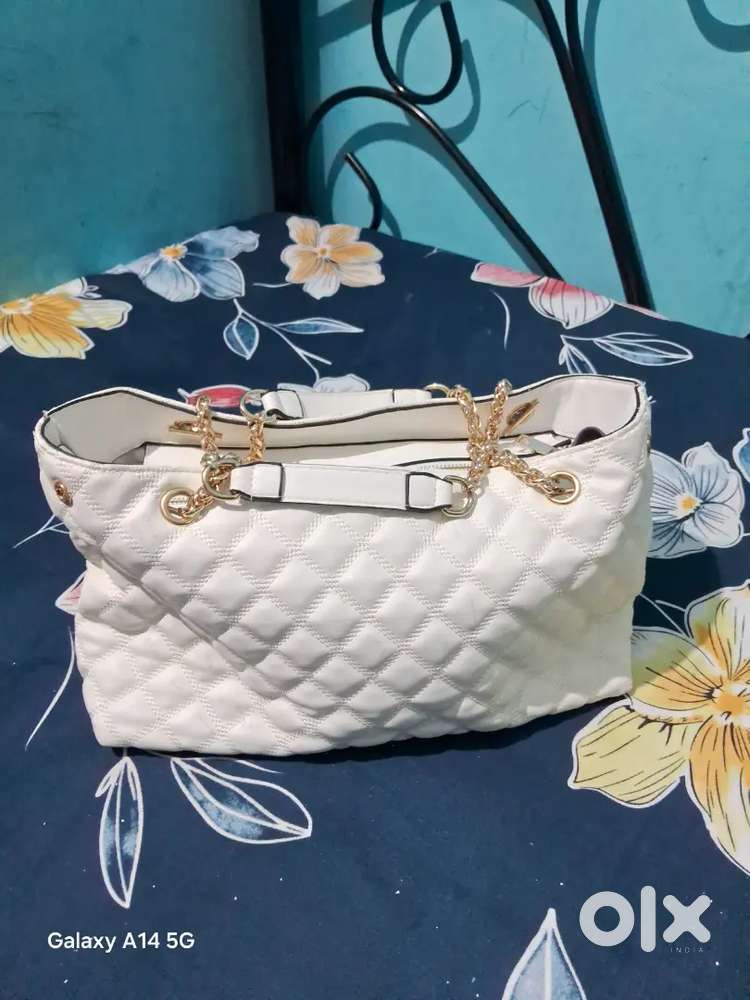Rs 5000  Ladies hand bag Leather   Brand  name  COVO  & ESBEDA