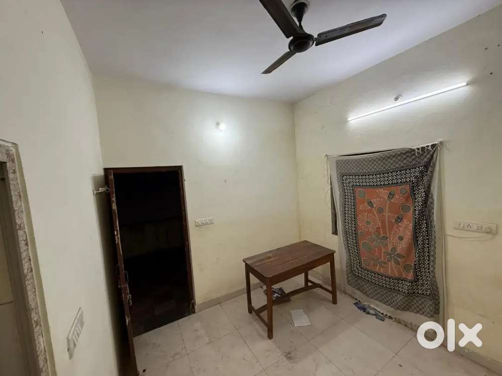 Room for Bachelor...