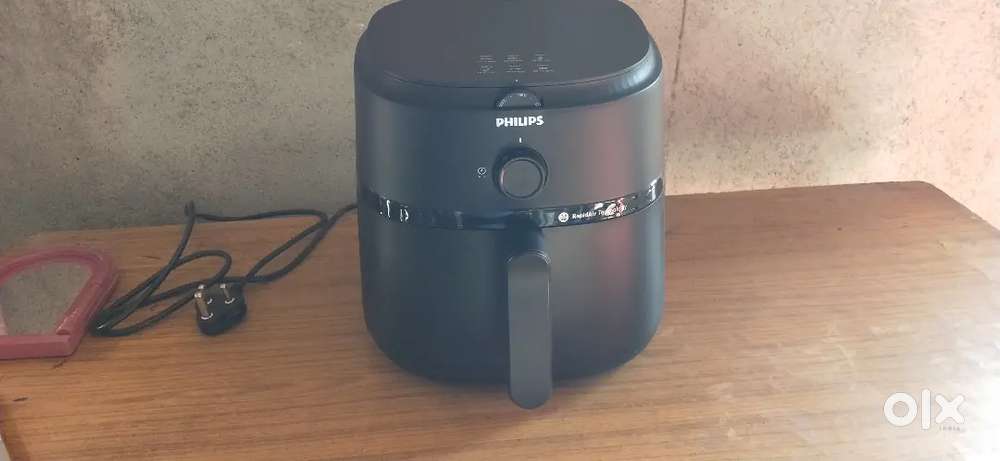 Airfryer from Philips 6.2 L . 1.5 month old .