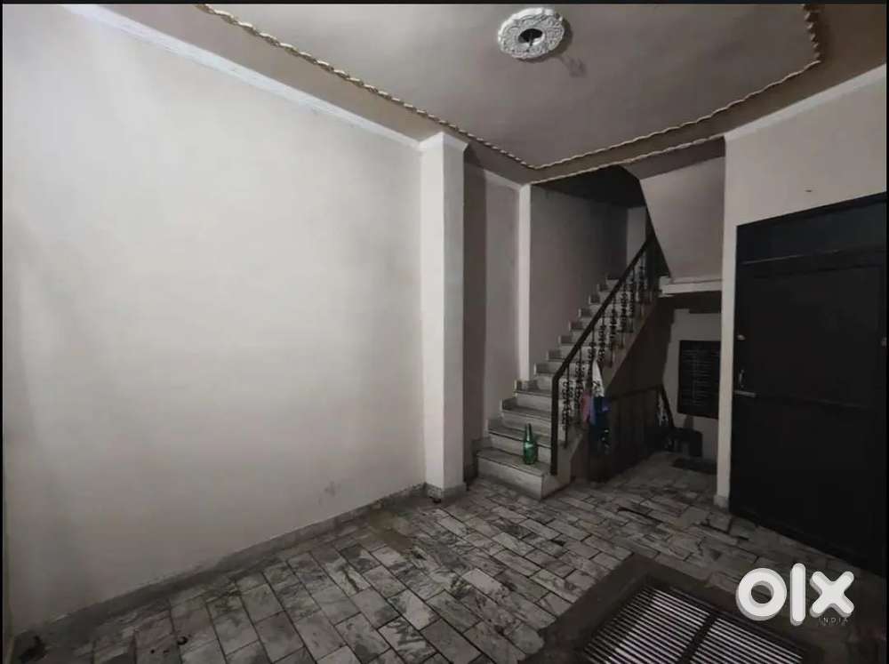 Beautiful independent ist floor available for rent in Main Bazar Jind