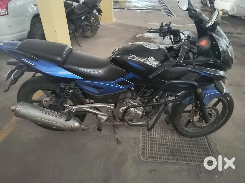Pulsar 220 F