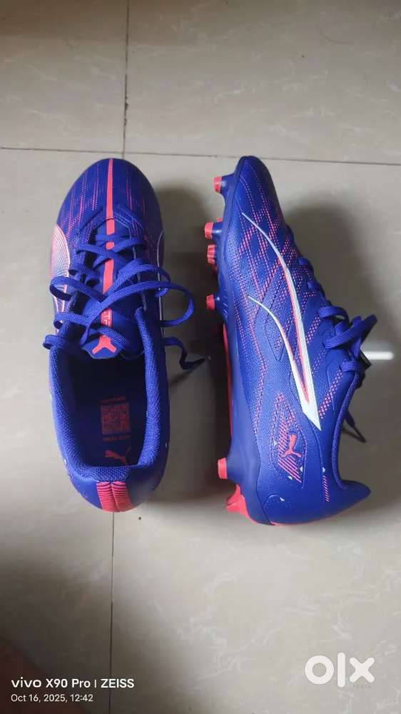 Puma football shoes... Size 10... brand new... original price 5500