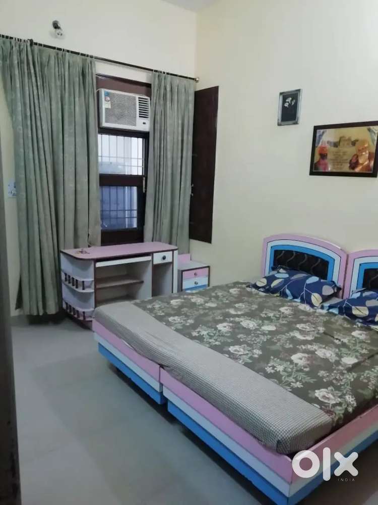 Boys PG Fully Furnished for Students Employed Nr Modi/Mohindra college