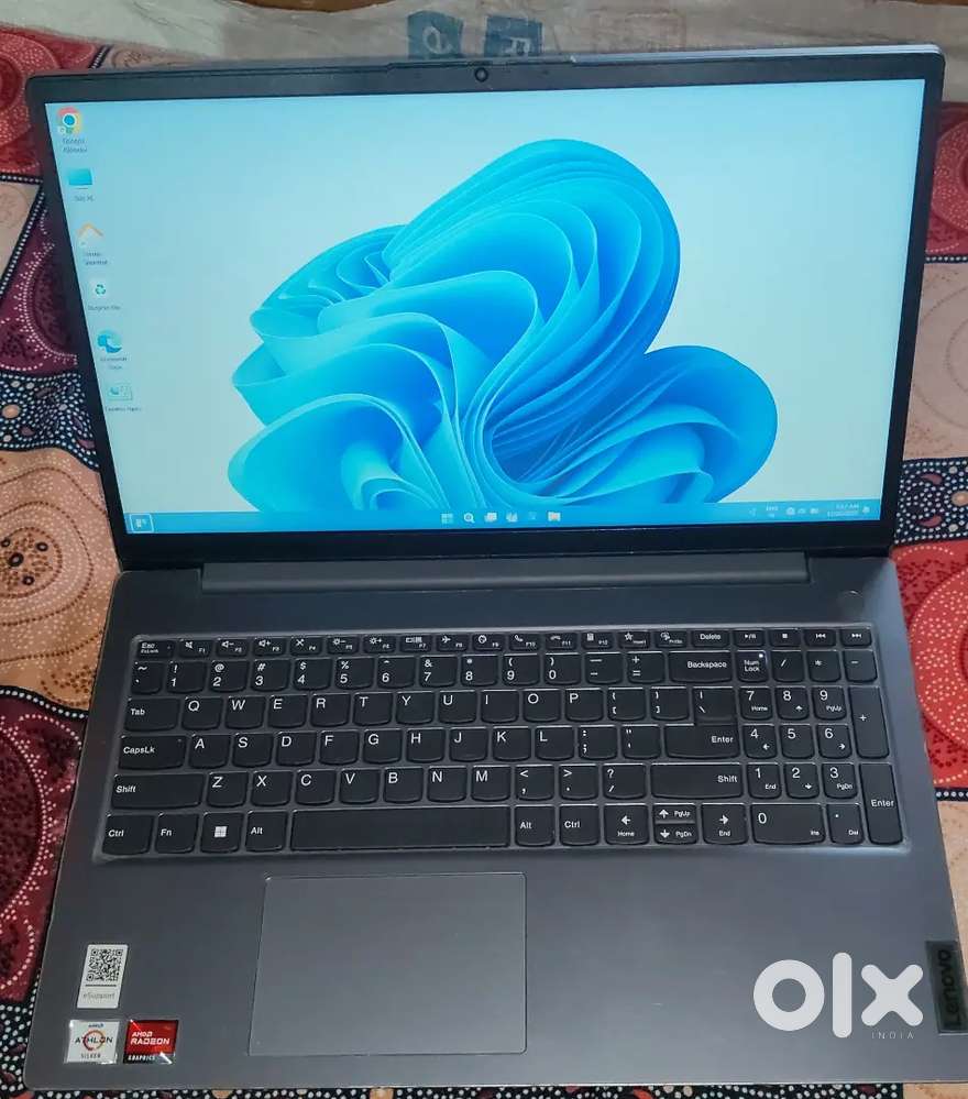 Lenovo v15 amd Ryzen 3  8/512gb