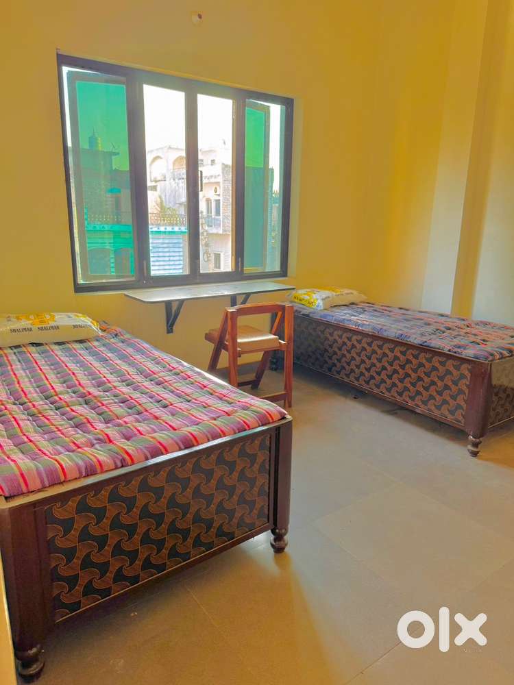Fully furnished AC rooms for males