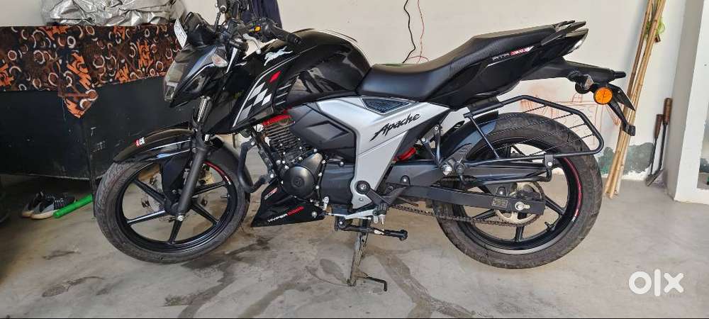 TVS APACHE 160 4V  BLACK , 5 YEAR ENGINE WARENTY.