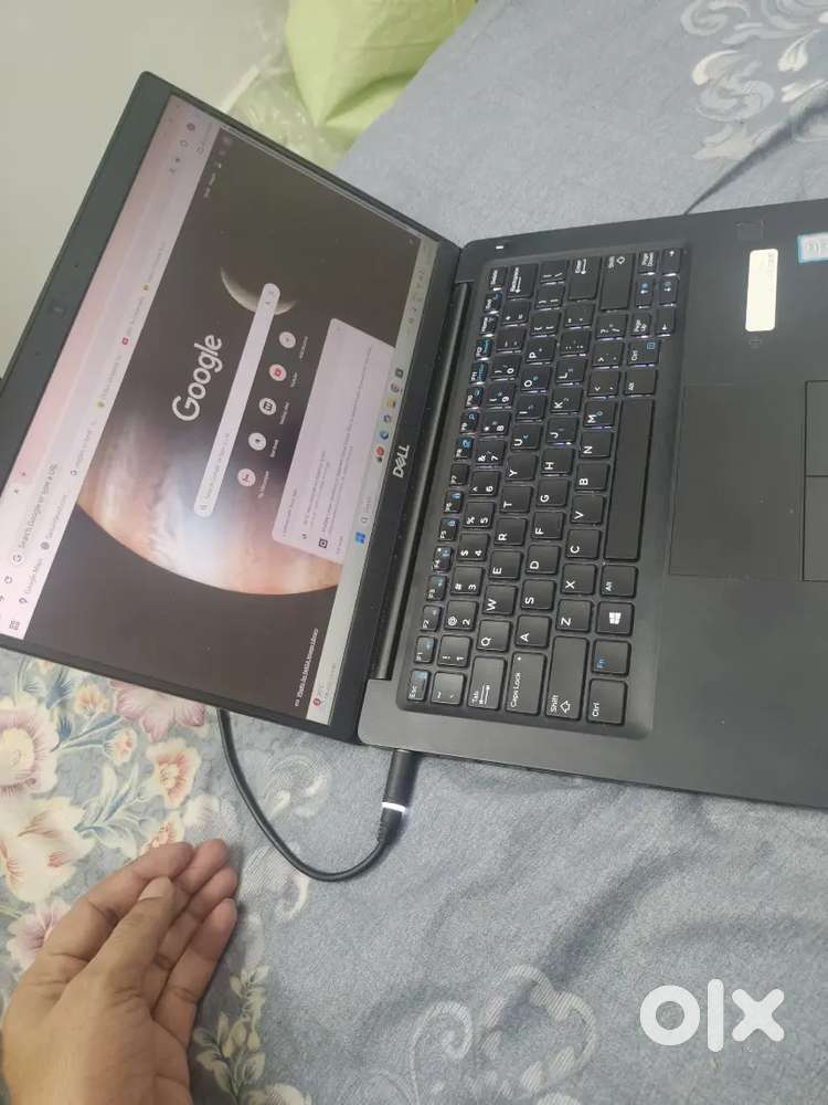Dell  7390 core i7 laptop 8th gen