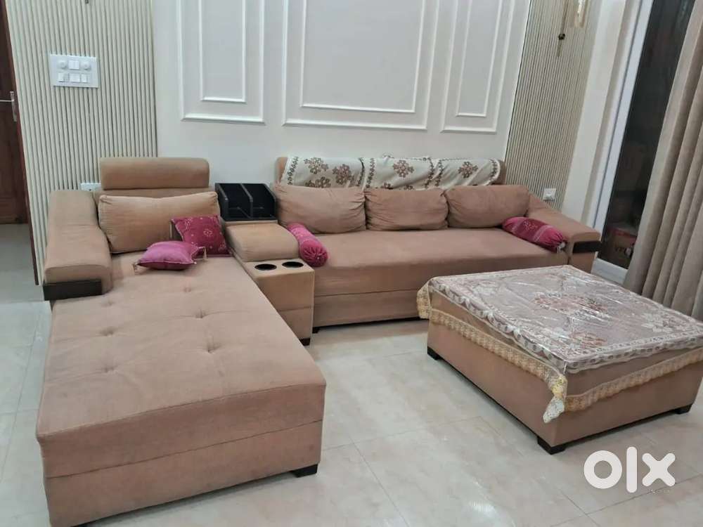 Beautiful L-shape sofa excellent condition