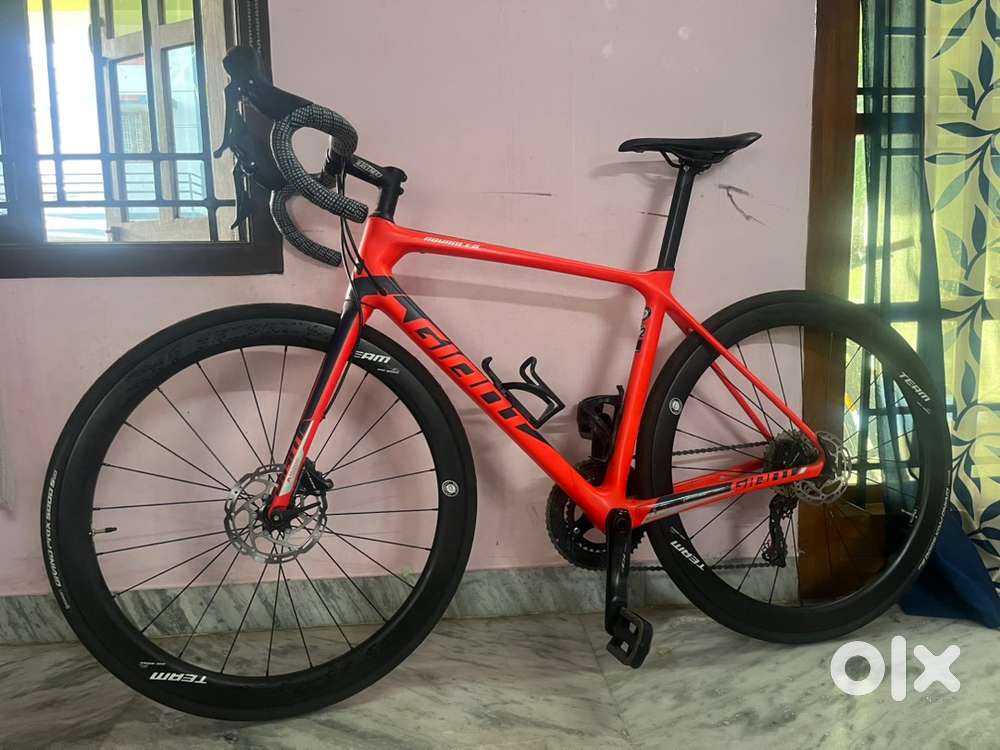 Gaint TCR Advanced 2 Disc 2018 - Carbon Frame - Size M - carbon wheels