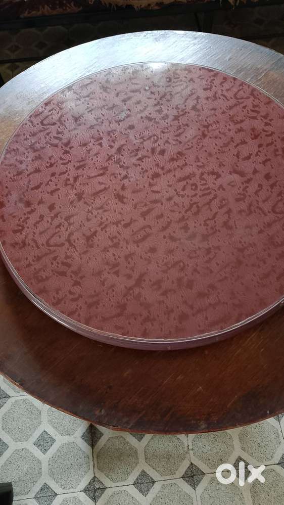 Dinning table top with disc